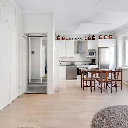 Wehost Spacious Studio Near Metro Kallio Lägenhet